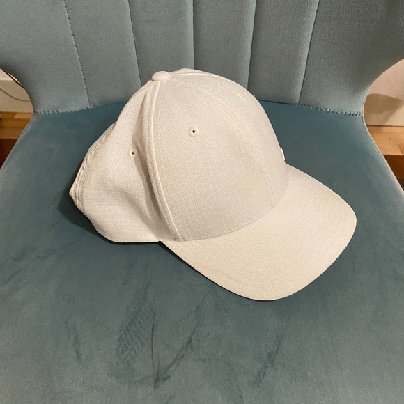 Plain White Hat - Picture 2 of 5